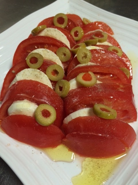 男の手料理♪トマトとモッツァレラのサラダの画像
