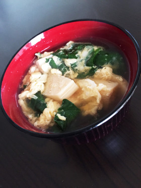冷凍豆腐とほうれん草のふわふわお吸い物
