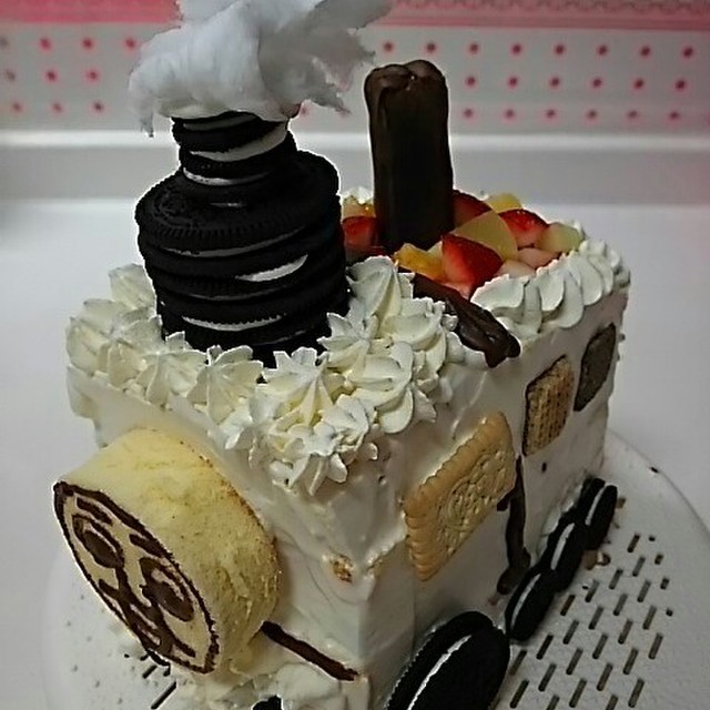 こどもが大好き トーマスケーキ レシピ 作り方 By Sionママ クックパッド 簡単おいしいみんなのレシピが349万品