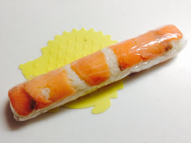 スモークサーモンの棒寿司☆の画像