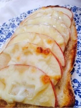 りんごとチーズのハニートーストの画像