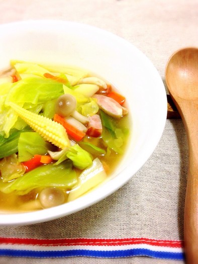 食べるスープ♪春キャベツのコンソメスープの写真