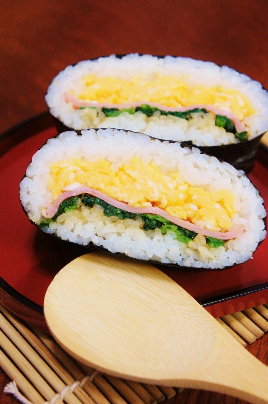 炒り卵とほうれん草バター醤油◆おにぎらずの画像