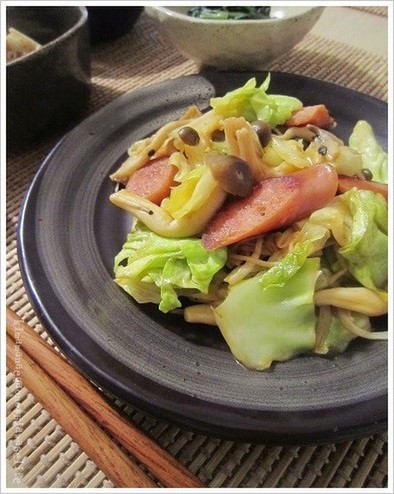 キノコ野菜とウィンナー甘酢ケチャップ炒めの写真