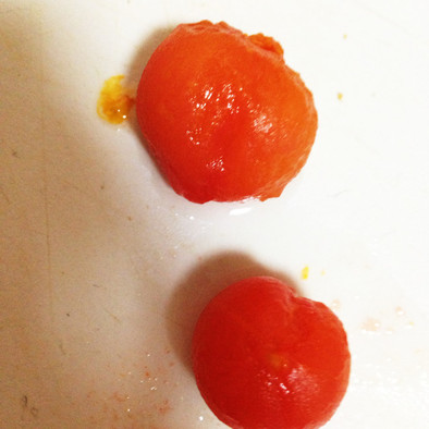 超簡単！レンジでミニトマトの湯むきの写真