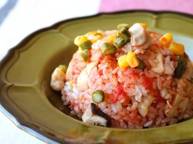 液体塩こうじで鶏肉とトマトの炊き込みご飯