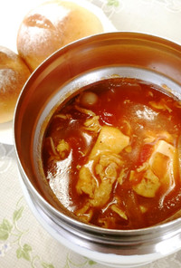 トマト缶で作る、豆腐と卵のやさしいスープ
