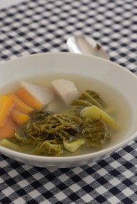 サボイキャベツと根菜のスープ