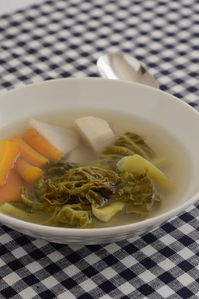 サボイキャベツと根菜のスープ