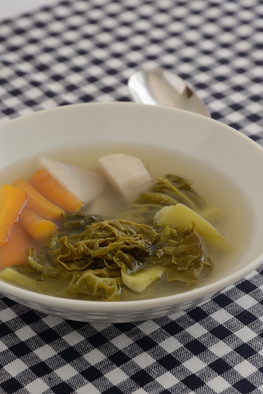 サボイキャベツと根菜のスープの画像