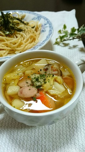 キャベツ他具沢山な☆簡単コンソメスープ★