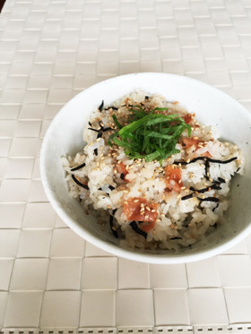 簡単!ひじきと梅干しの炊き込みごはん。
