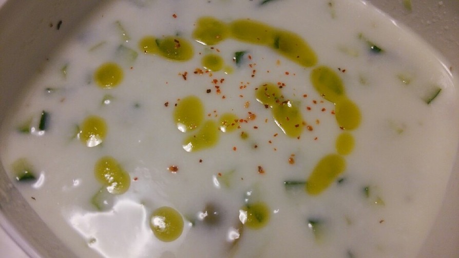 キュウリのヨーグルトスープ トルコ料理の画像