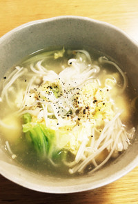 生姜でポカポカ☆白菜とエノキのスープ
