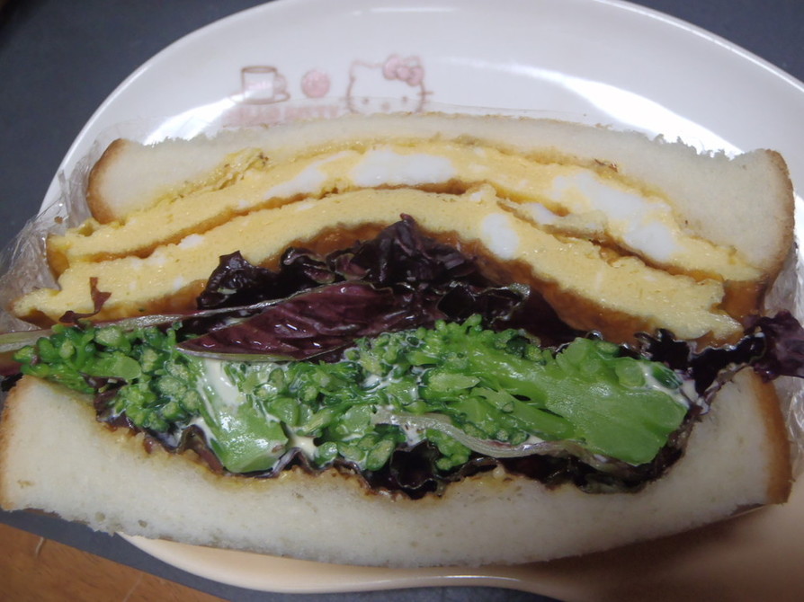 ブロッコリーと卵焼き…サンドイッチの画像