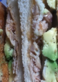 コストコ・ロテサリーチキンのサンドイッチ