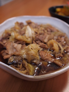 キャベツと豚肉で、すき焼きもどき