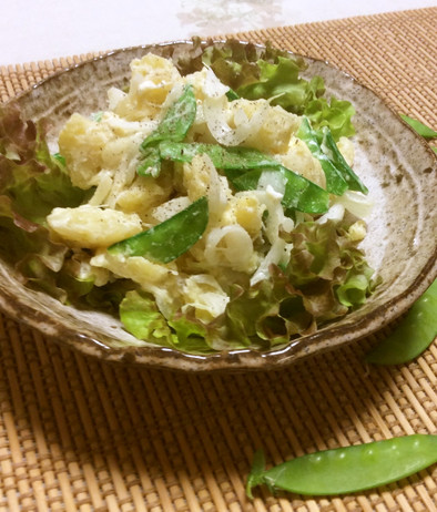 新玉葱と絹さやえんどうで春のポテトサラダの写真