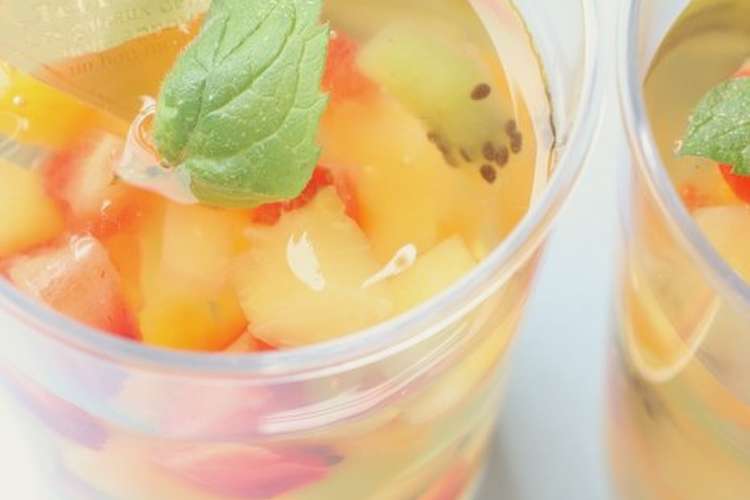 ミント香る ふるふるフルーツゼリー レシピ 作り方 By まりも１０１６ クックパッド 簡単おいしいみんなのレシピが359万品