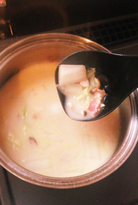 白菜とベーコンのミルクコンソメスープ