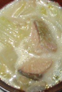 鮭と白菜の味噌バターミルクスープ