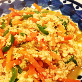 ヨシダソースで♪野菜入りふわふわ炒り卵