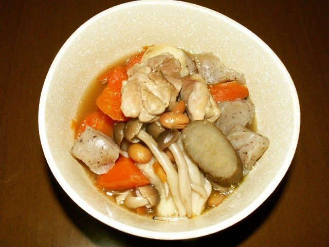 福豆と鶏肉根菜類の煮物の画像