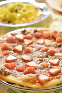 甘酸っぱい♡チョコとイチゴのスイーツピザ