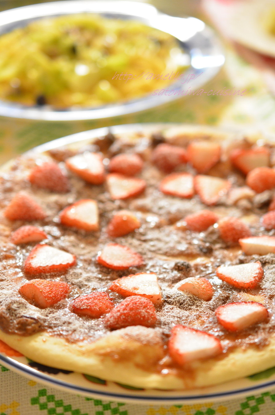 甘酸っぱい♡チョコとイチゴのスイーツピザの画像