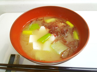 豆腐と”府海苔”のお味噌汁の写真