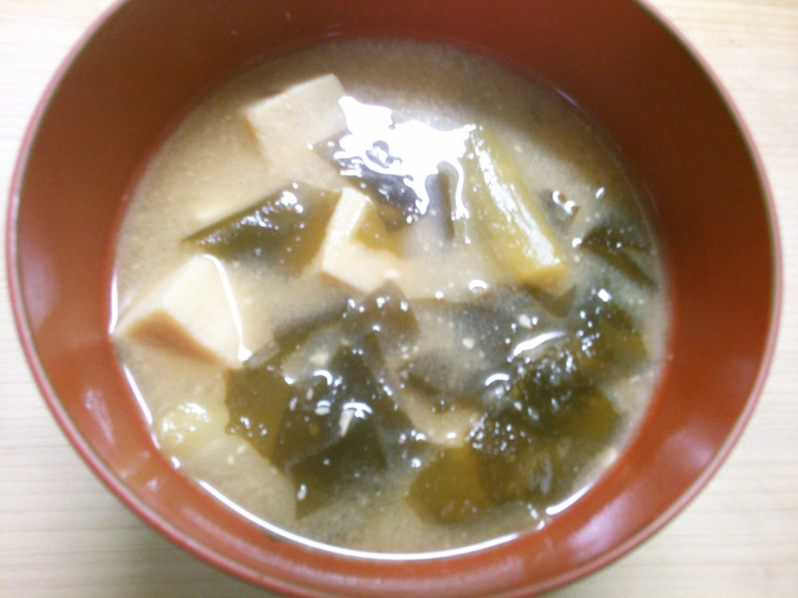 高野豆腐 ネギ ワカメの お味噌汁！の画像
