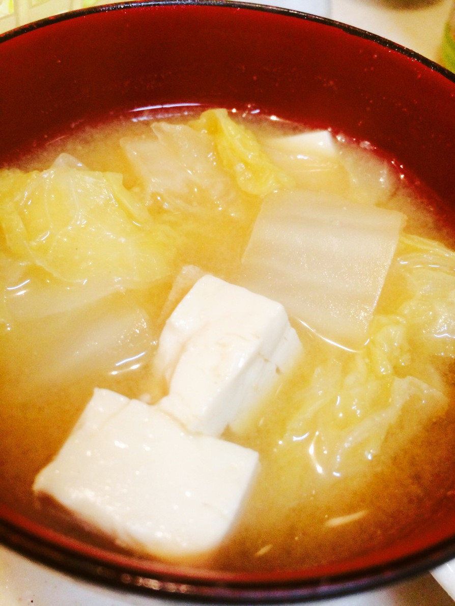 たっぷり白菜♡揚げと豆腐の味噌汁の画像
