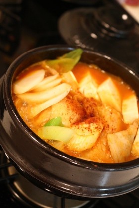 ★豚肉と餅入りのキムチチゲ・돼지김치찌개