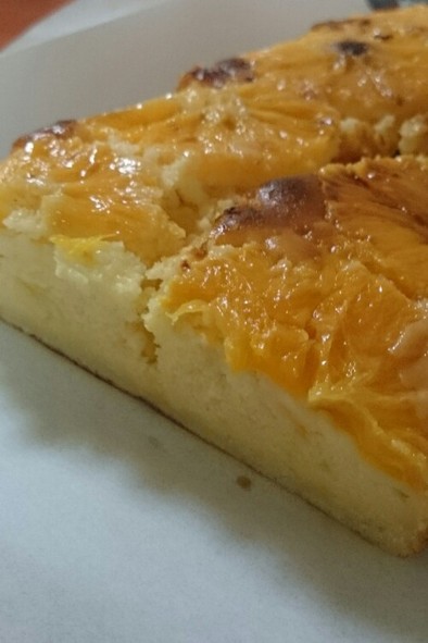 オレンジとクリームチーズ(？)のケーキの写真