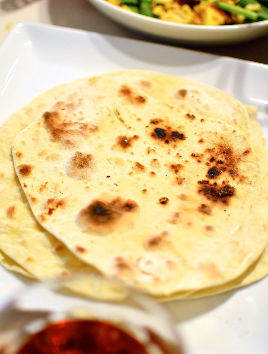 チャパティ（インドの薄焼きパン）の画像
