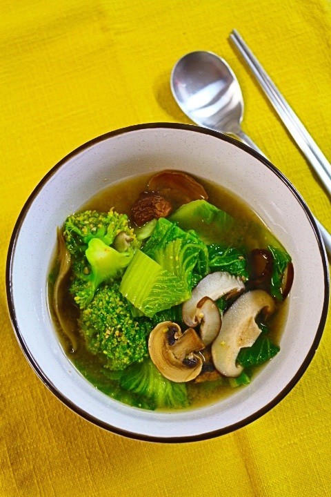 白菜とキノコの味噌汁（배추버섯된장국）の画像