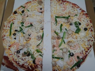 コストコ丸型ピザ、保存と小型化の切り方の写真