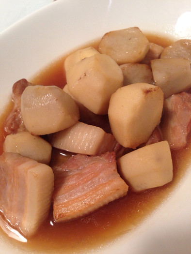 里芋と豚バラの煮物の写真