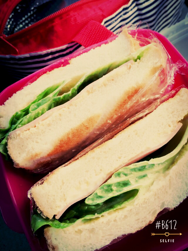 昼食 食パンの画像