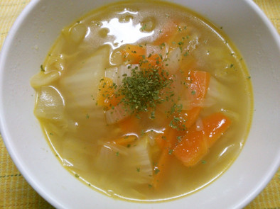 簡単 白菜 玉ねぎ 人参 コンソメスープの写真