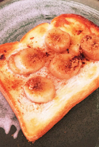 朝ごはんに最適なバナナシュガートースト！