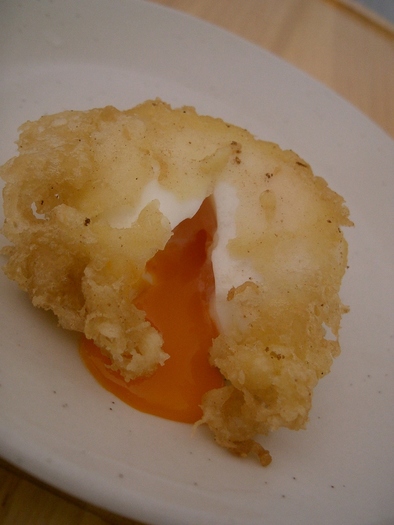 半熟卵の天ぷらの写真
