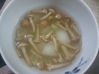 なめことかぶのスープの写真