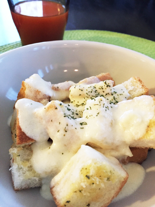 簡単朝ご飯にチーズフォンデュdeパンの画像