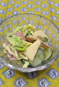 野菜とハムとリンゴのコールスロー風サラダ