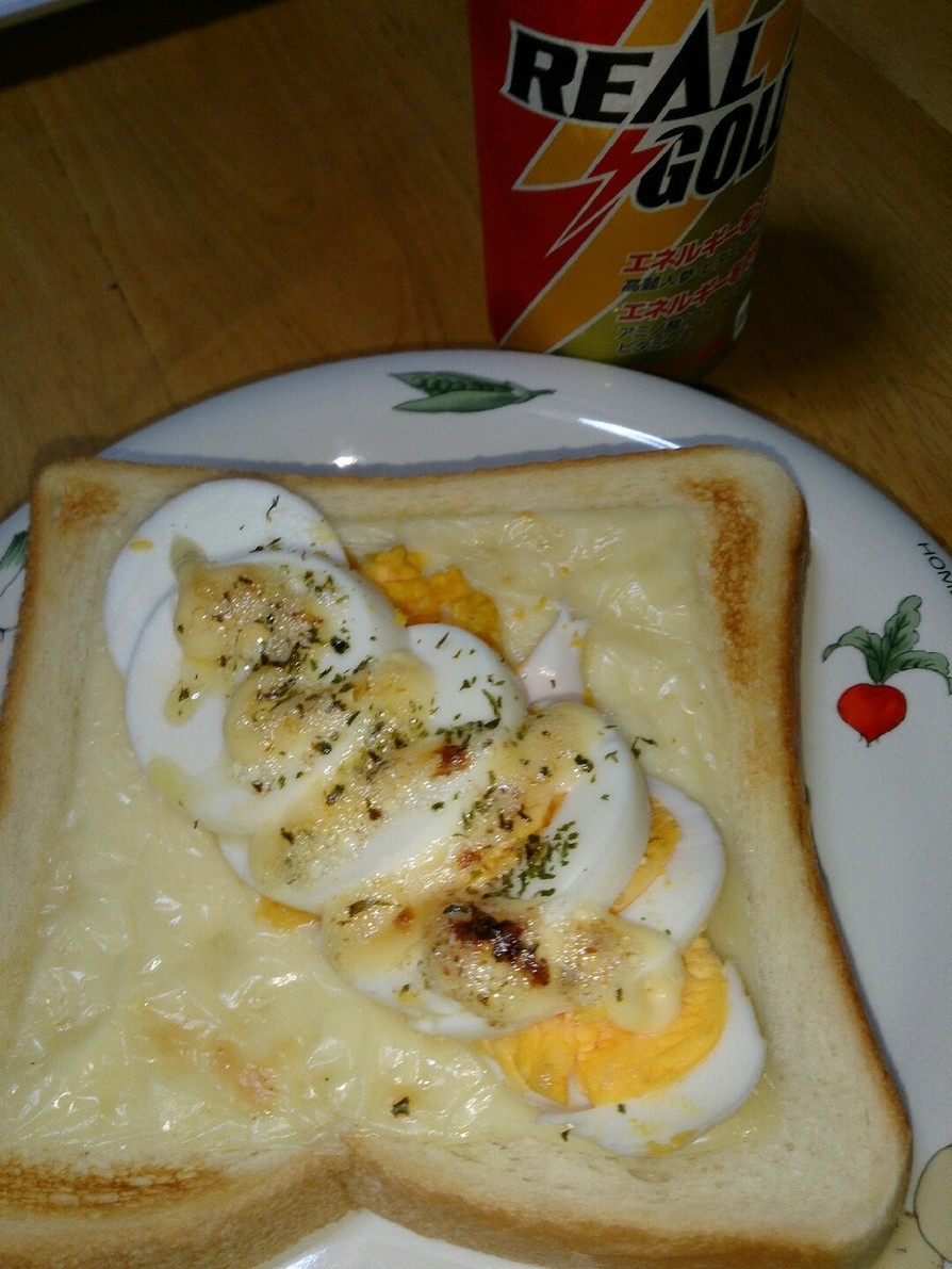 朝食に(*^^*)ゆで卵チーズトースト♪の画像