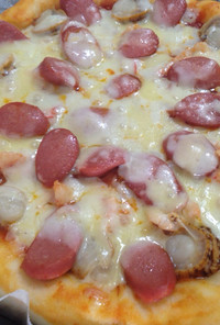 HB生地で チーズinシーフードピザ