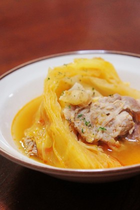 豚肉とざっくりキャベツのトマトスープ