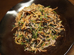 ひじきと人参と豆苗の胡麻味噌マヨサラダ