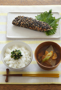 小松菜としょうがのふりかけご飯(写真左下)